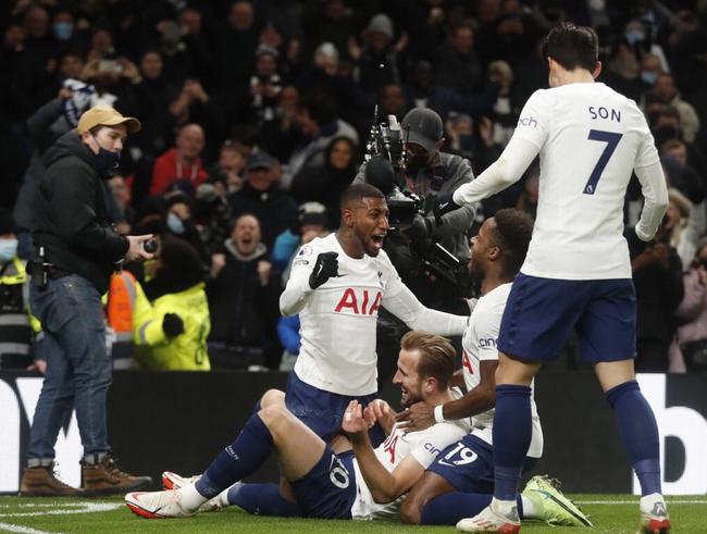 国足冬训首日实况：于汉超布设训练，吕焯毅受访